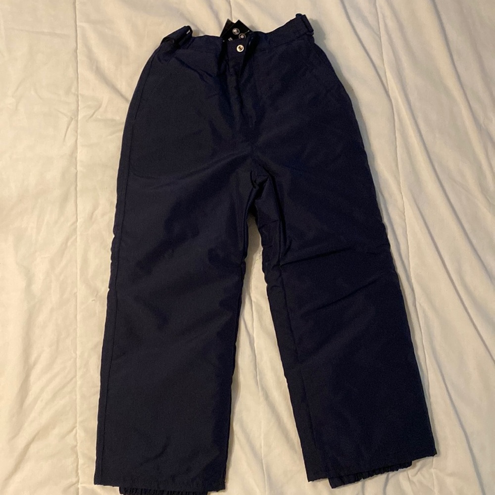 Snow pants in size 6. Cozy and warm in navy blue by The Children’s Place.